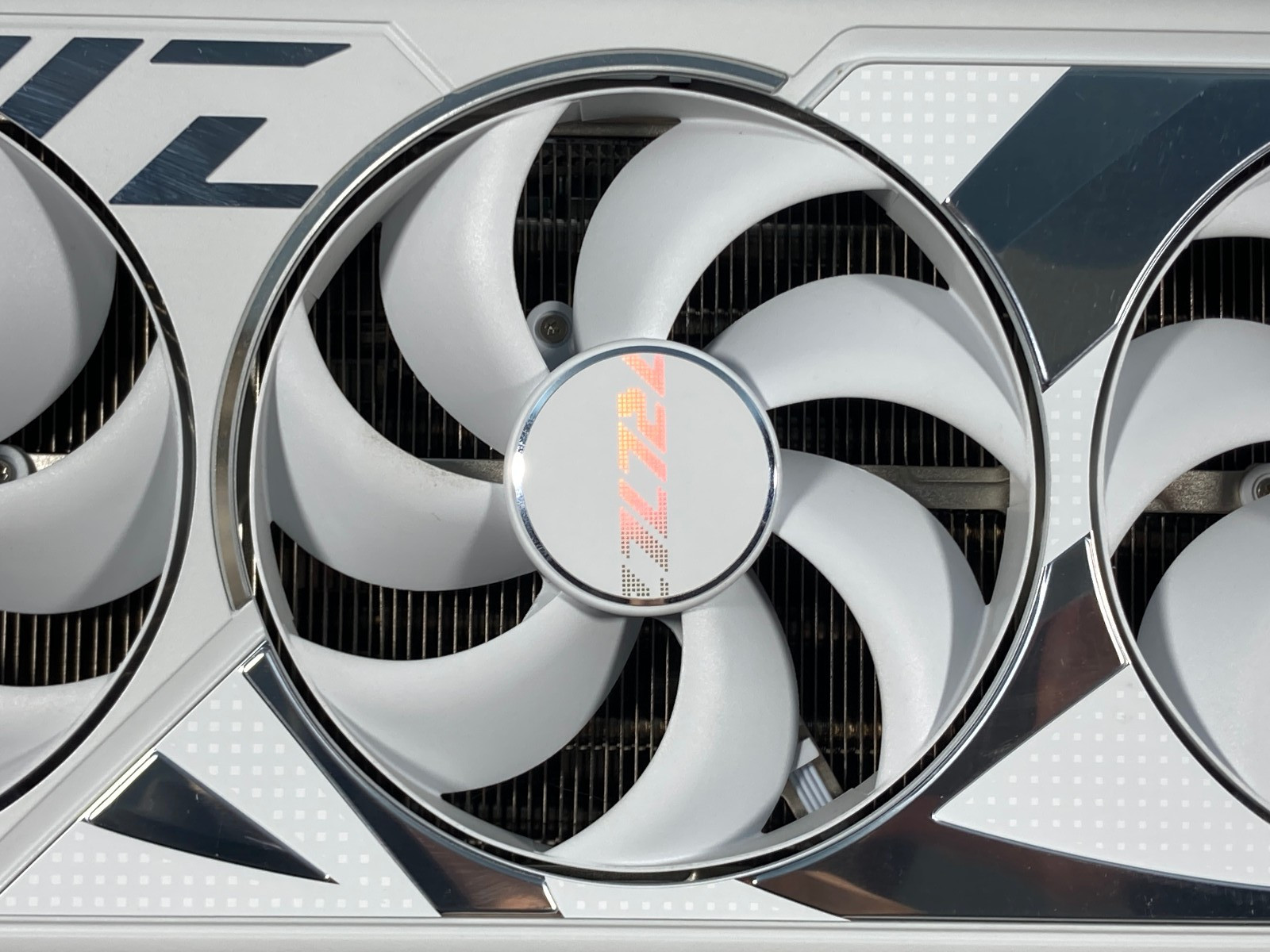 BH 2 GET 1 オファー ASUS ROG Strix - Rtx 4090 24Gb Gddr6X のレビューと価格
